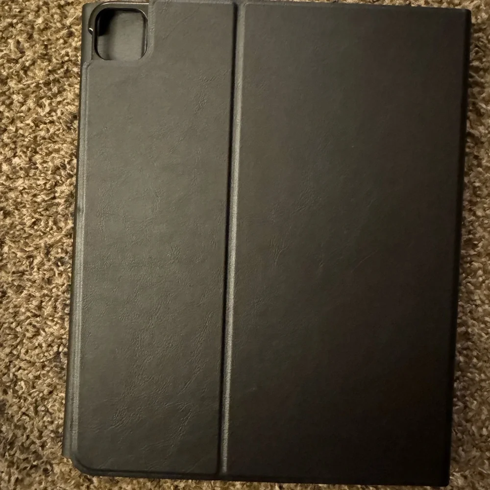 I’m selling iPad Pro 12.9 case brand new just for you